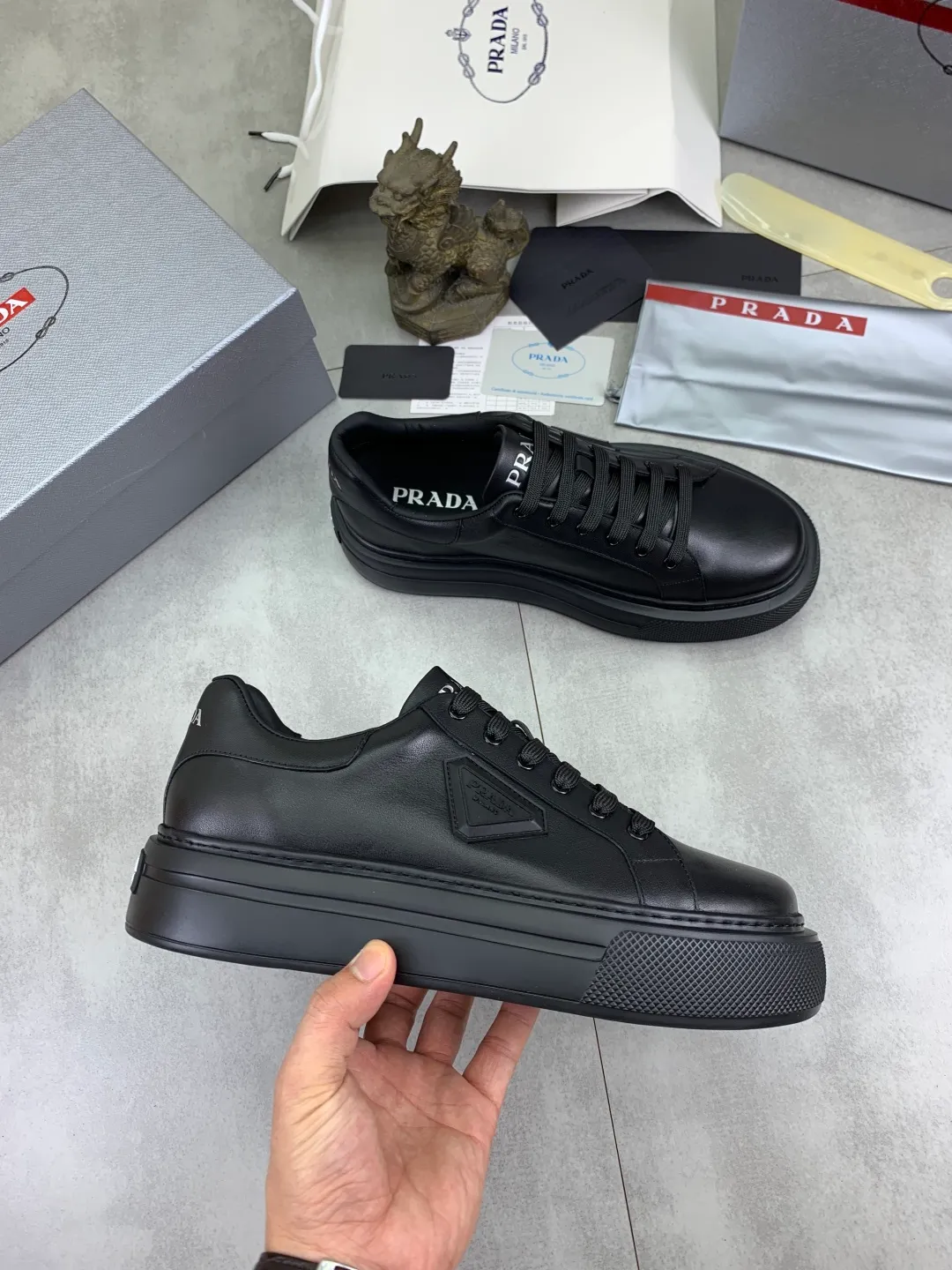 Men's shoes 💰P560💰[New style] popular models are on the official website, 🆘 Trendy brand (Prada) mainly promotes popular models, avant-garde and versatile fashion men's shoes private version mold opening, cowhide surface splicing 1:1.. Fashionable and simple, original imported cowhide lining cowhide feet; the atmosphere and personality are more fashionable, eye-catching and pursuing class. It will subvert the old idea and be a must-have for fashionistas with you! Must keep it for yourself! Tall and comfortable, large and low, high-end quality workmanship. Number of yards: 38-45 4️⃣optional.